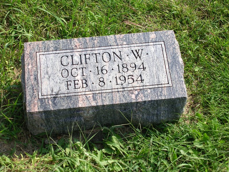 Clifton W. Lyon Grave Photo